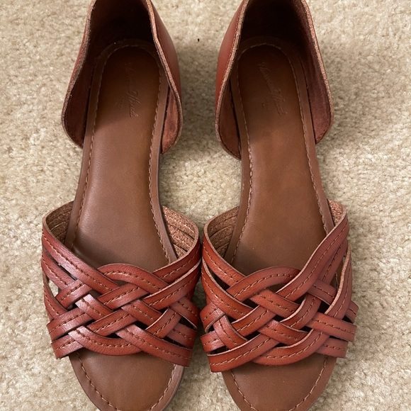 Brown flats - Picture 3 of 4